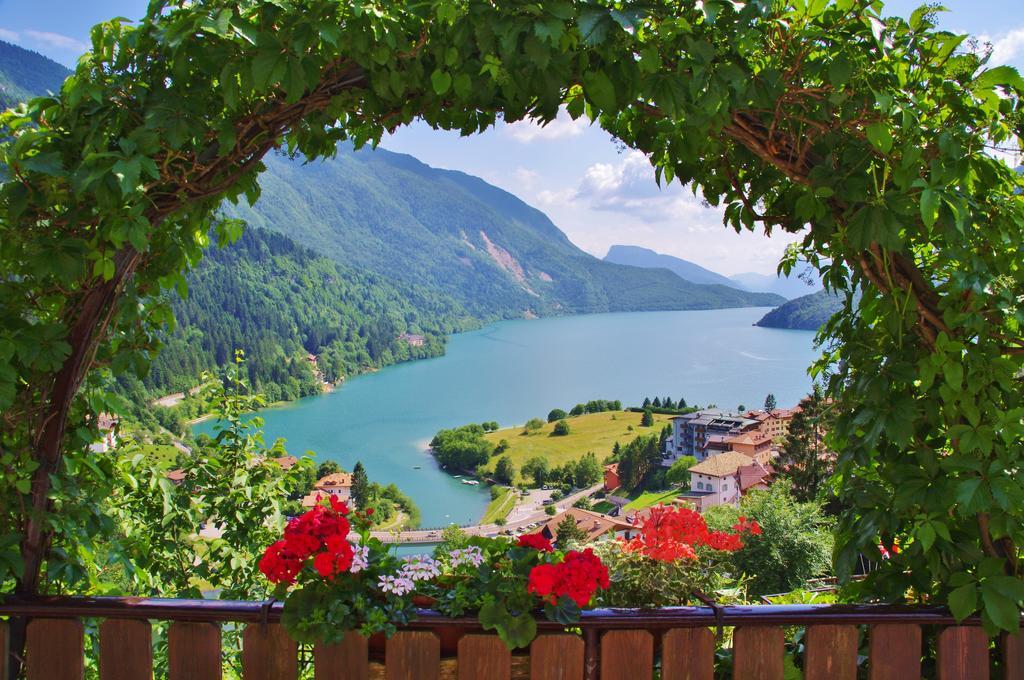 Hotel Aurora Molveno Eksteriør bilde
